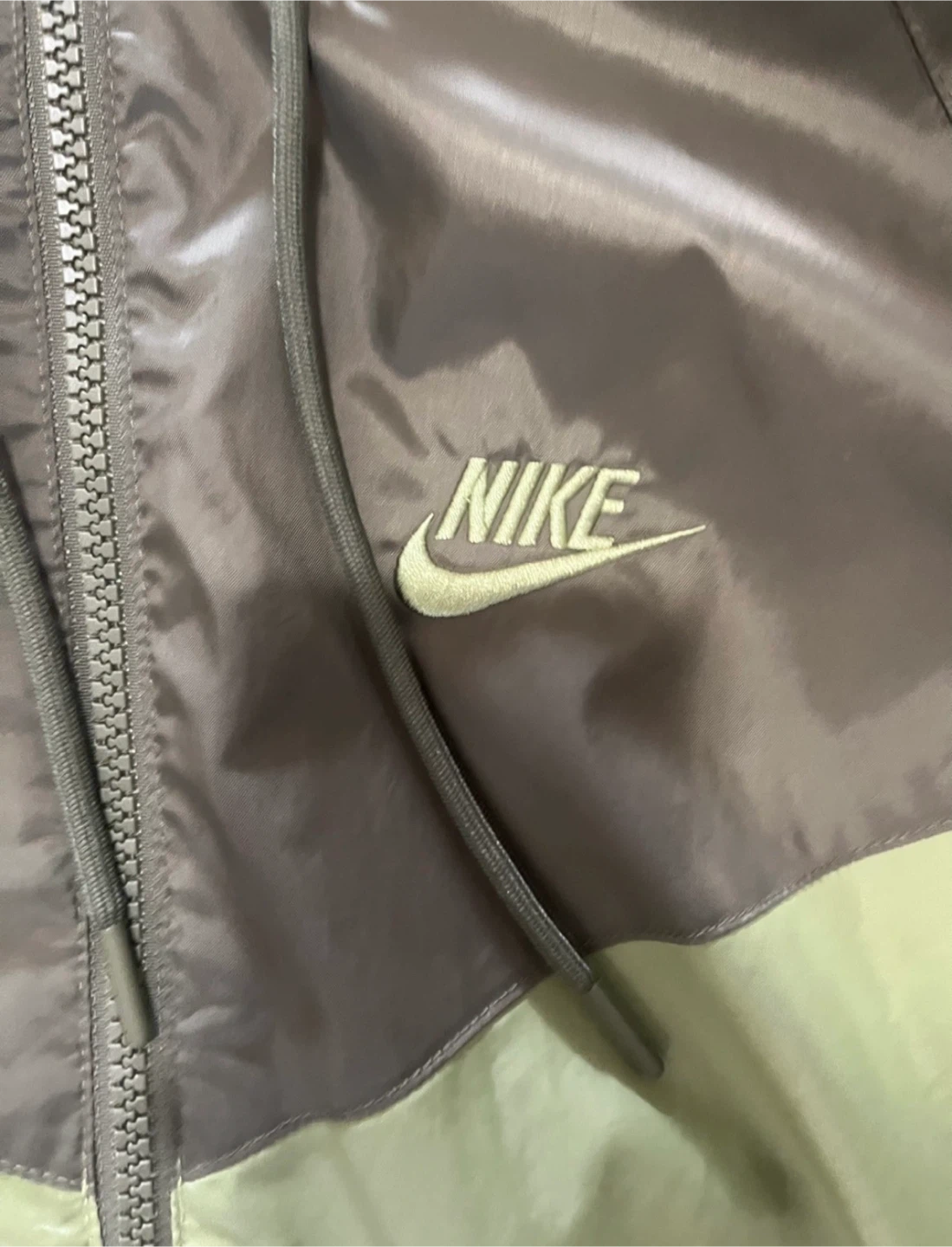 BRAND NEW Green Nike Windbreaker/Windrunner Jacket - Size Small - photo 4