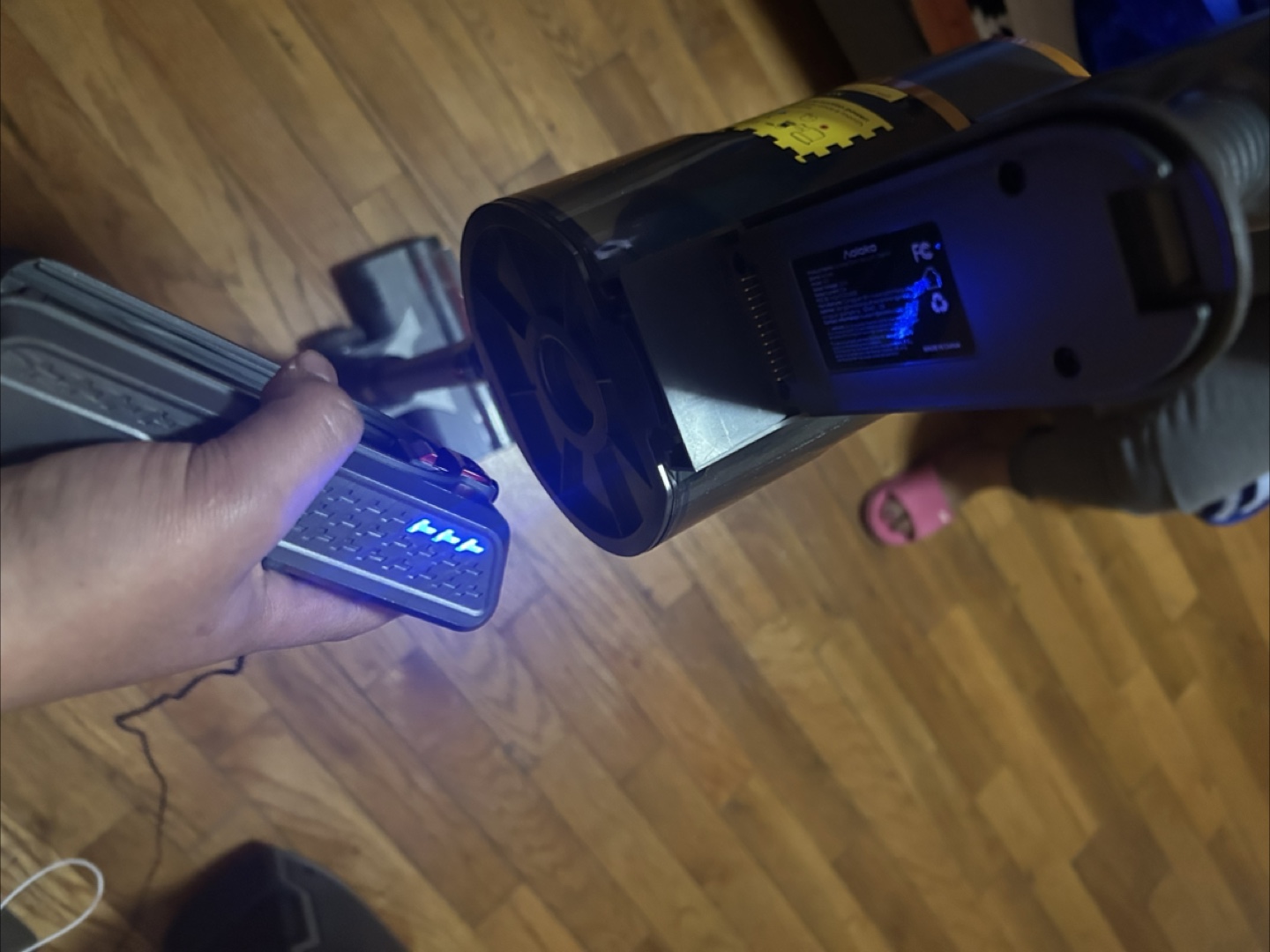 Aokiov Cordless Stick Vacuum Cleaner - photo 2
