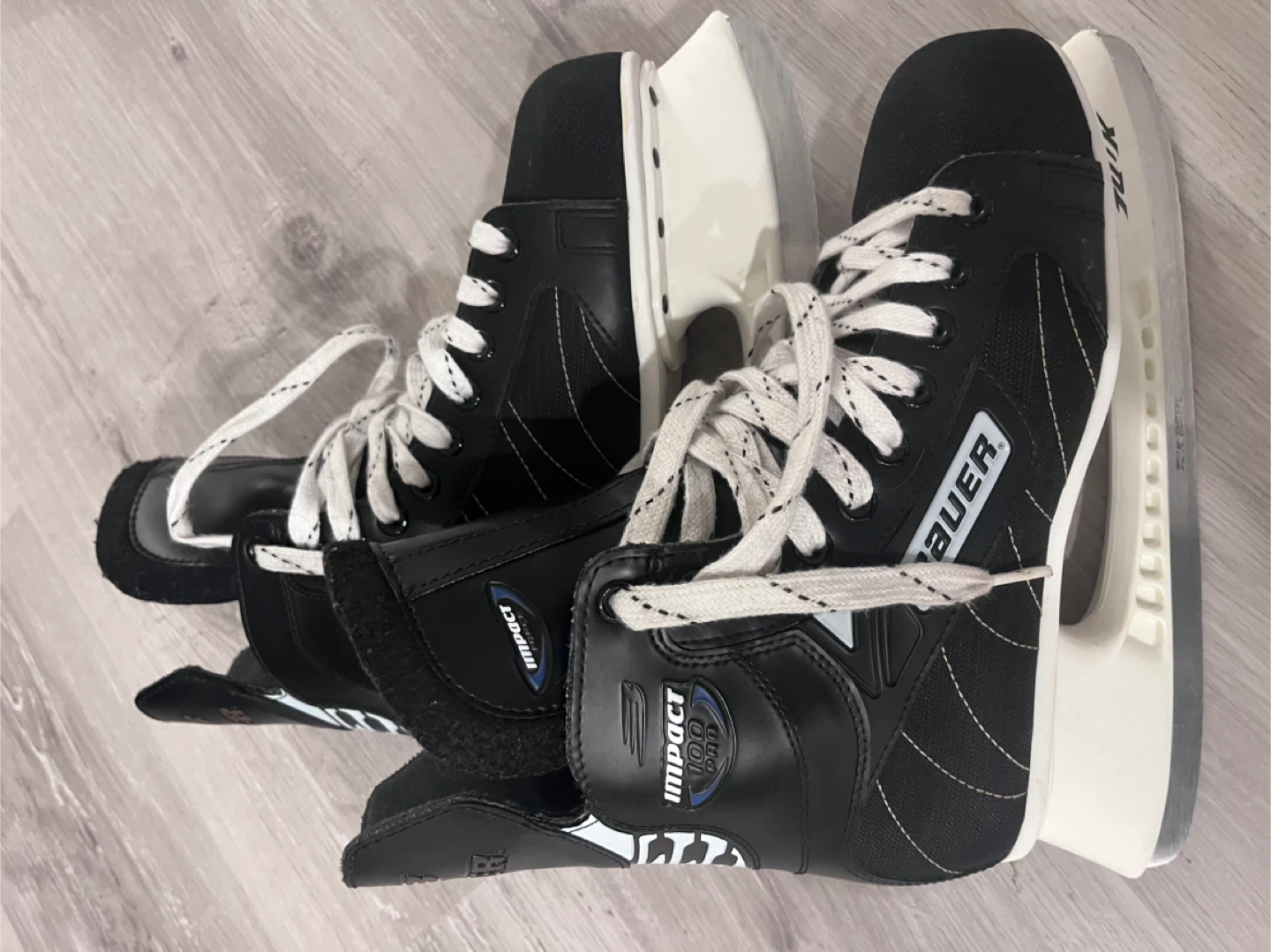 Bauer Ice Skates Size 7 (adult)