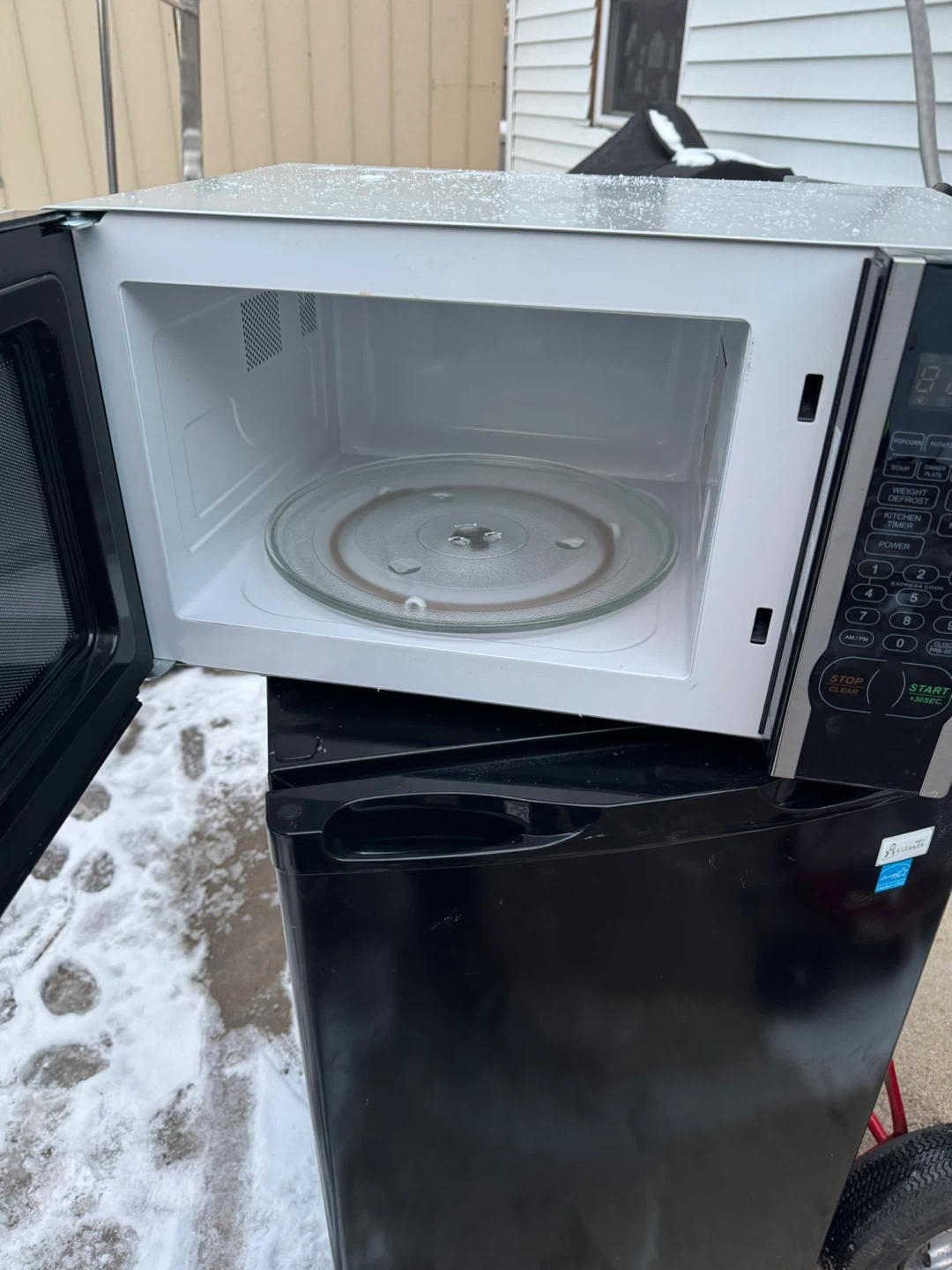 Magic Chef Microwave Oven - photo 2