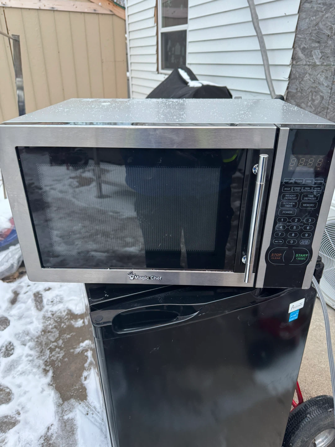 Magic Chef Microwave Oven