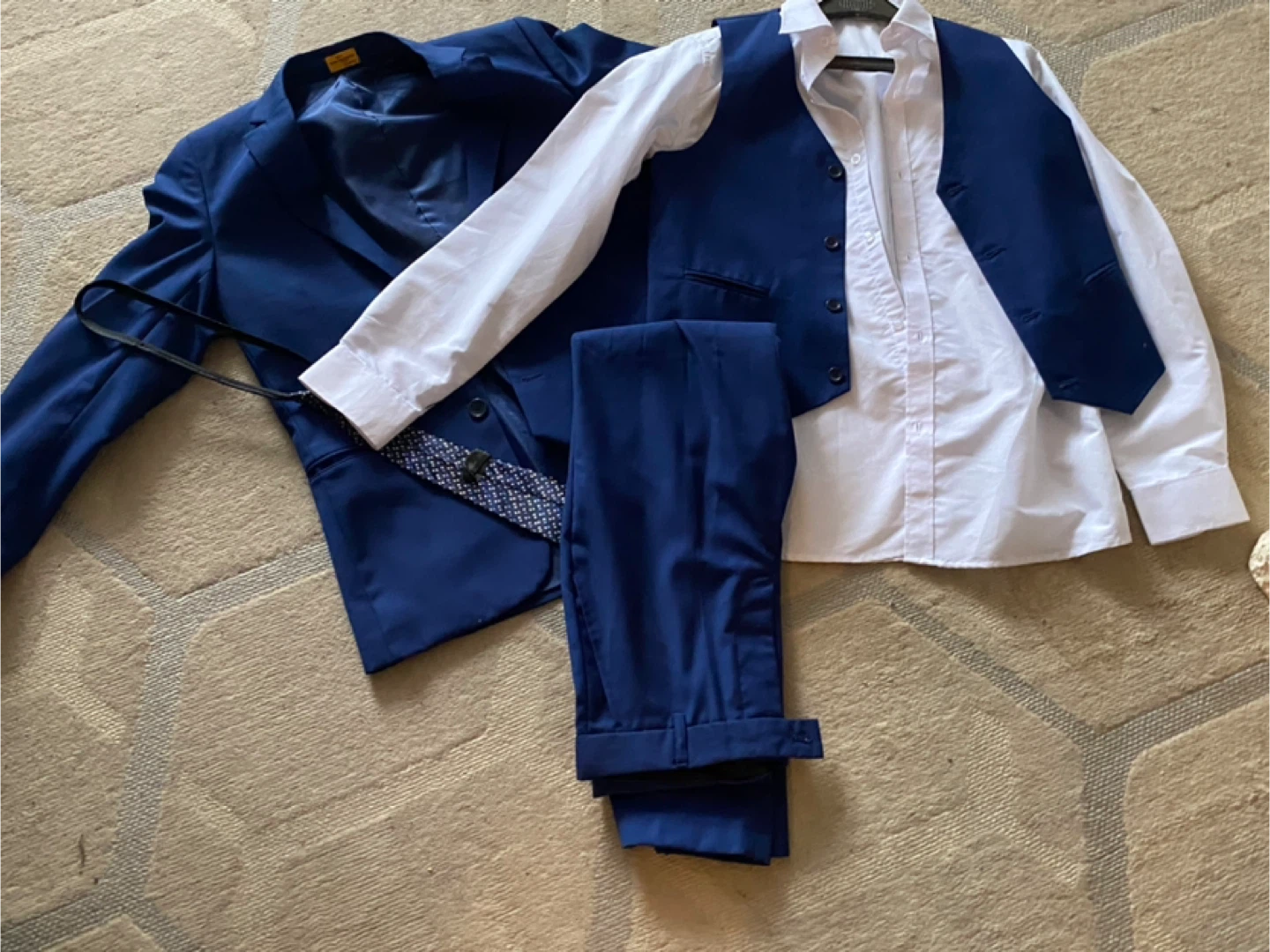 Blue Suit Set - Includes Jacket, Vest, Pants, Shirt & Tie - photo 4