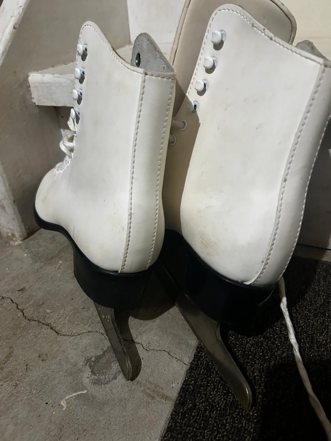 CCM Champion Deluxe White Ice Skates - photo 4