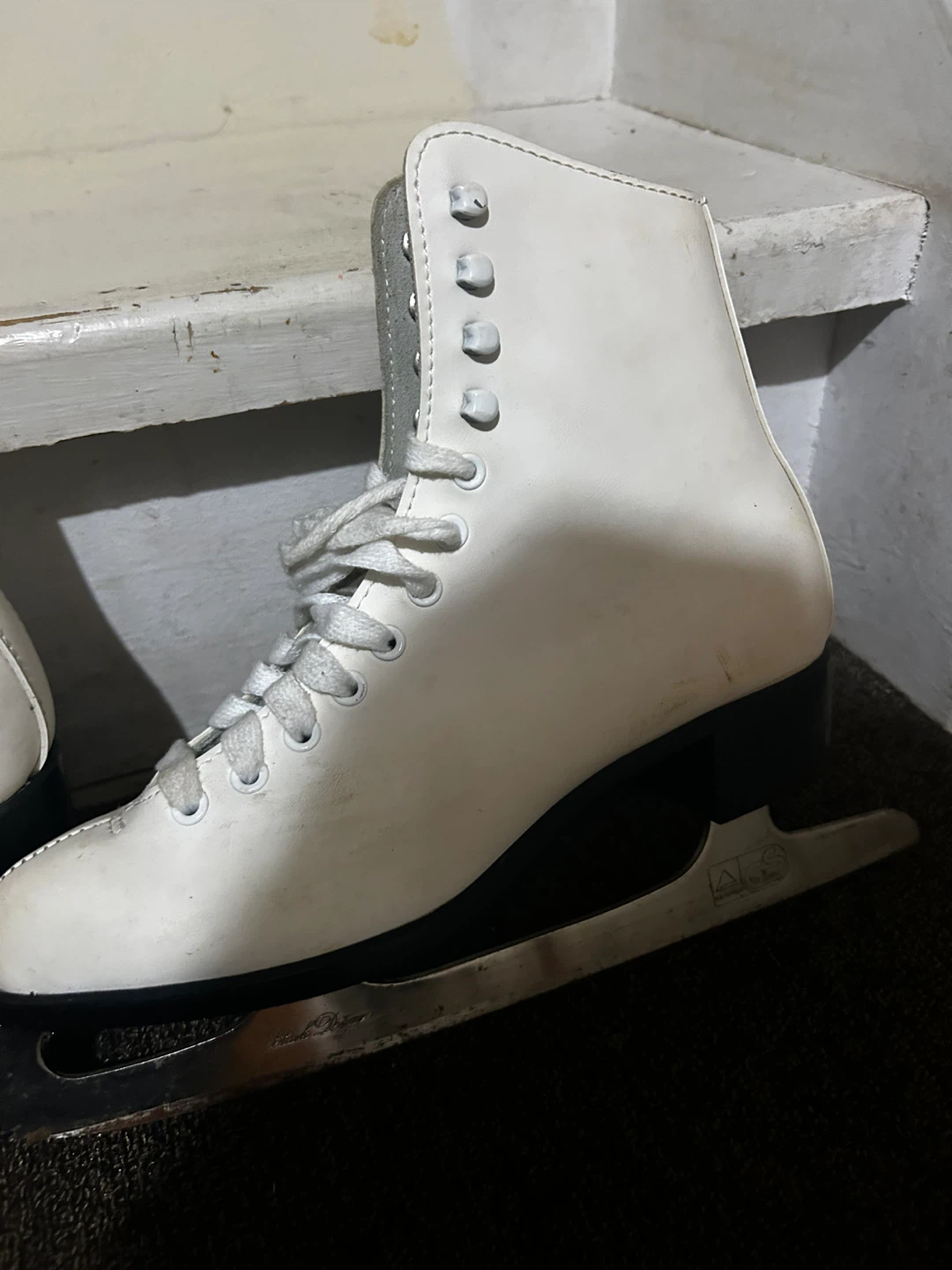 CCM Champion Deluxe White Ice Skates - photo 3