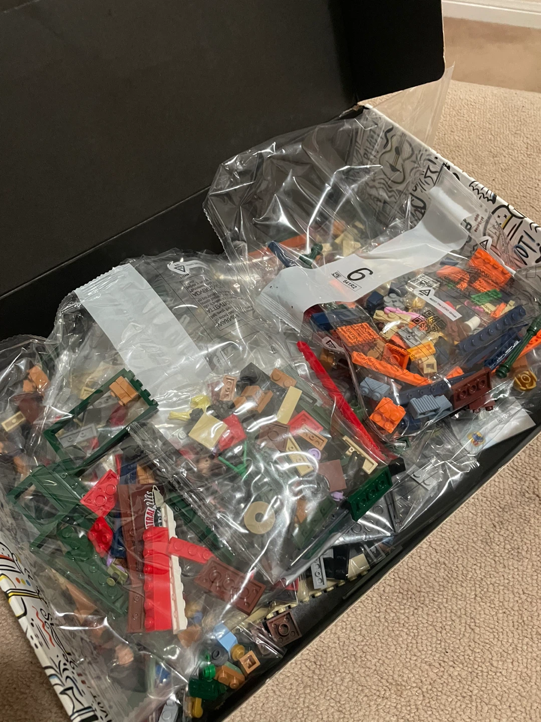 LEGO Friends Central Perk 21319 - New in Box