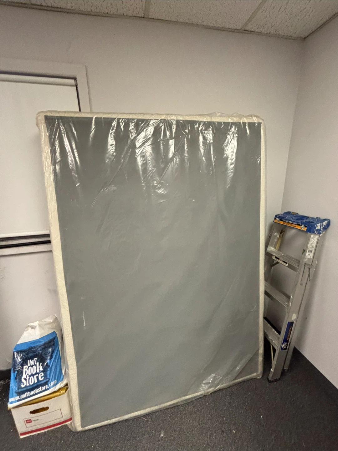 Full size box spring - photo 3