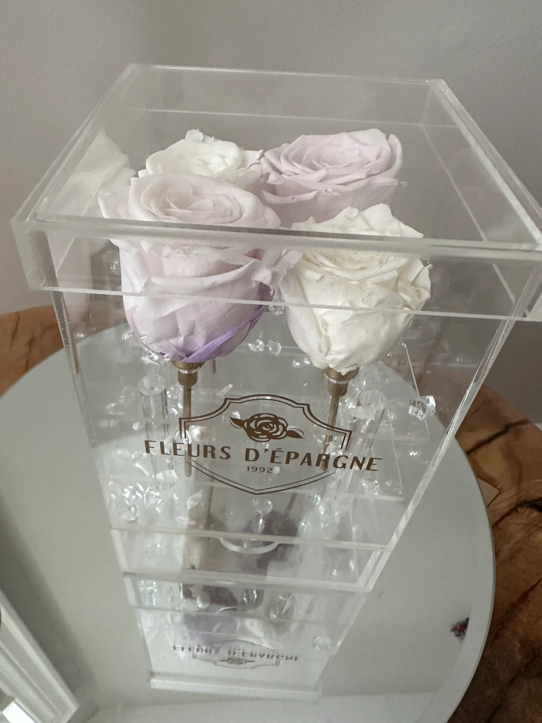 Fleurs d'Épargne Preserved Roses in Acrylic Box