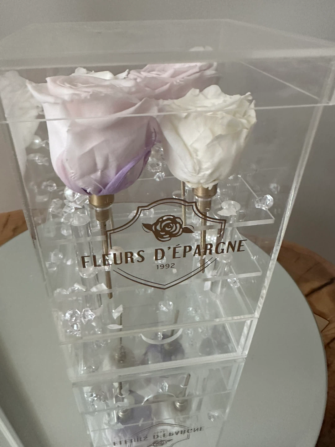 Fleurs d'Épargne Preserved Roses in Acrylic Box - photo 5