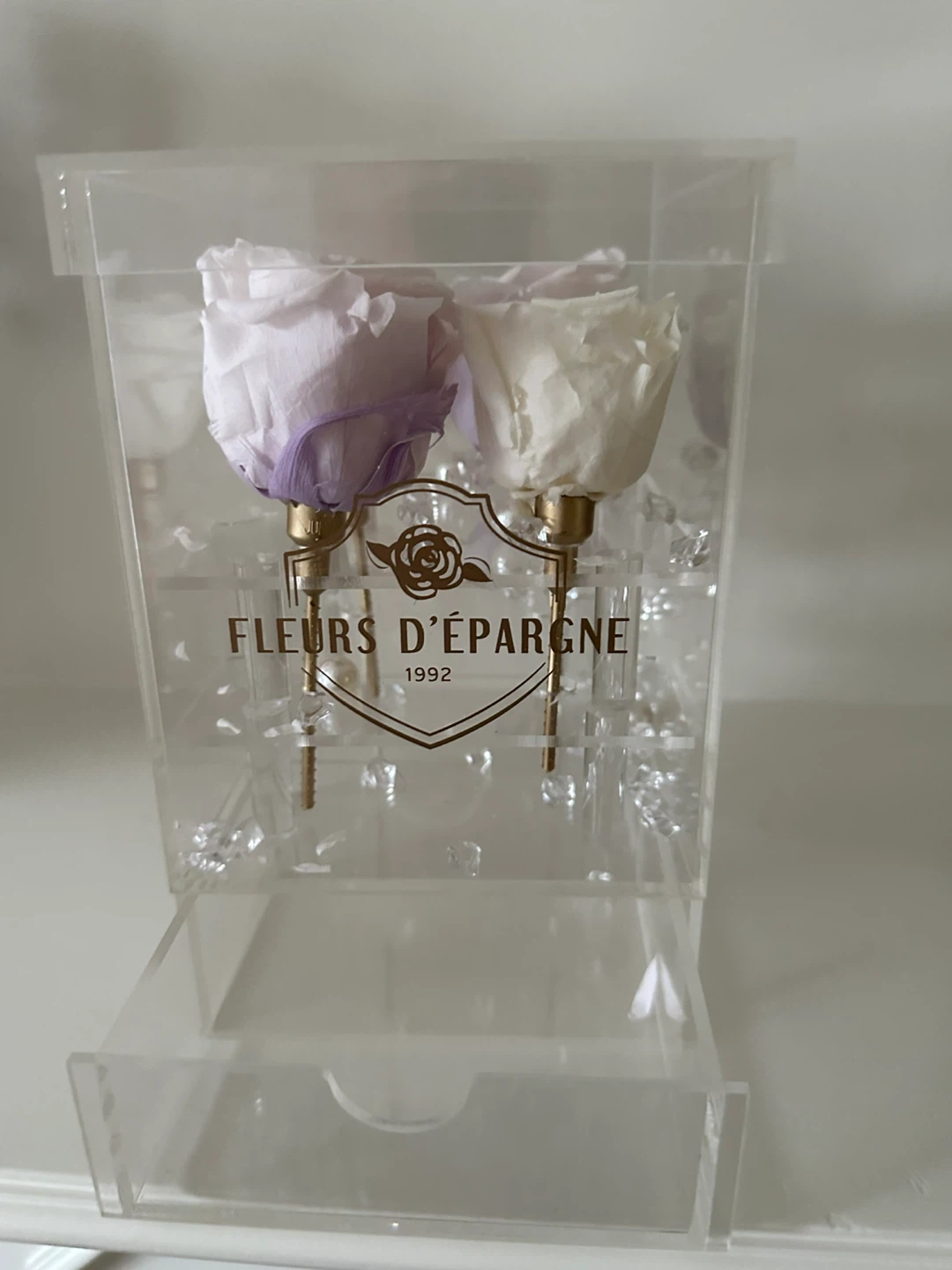 Fleurs d'Épargne Preserved Roses in Acrylic Box - photo 4