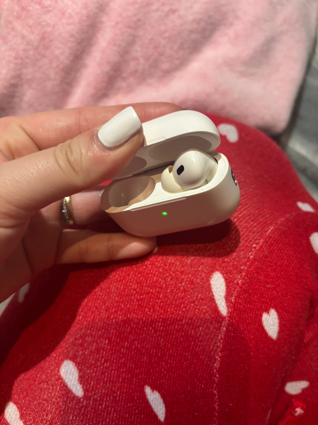 Apple AirPods Pro 2nd generation - photo 2