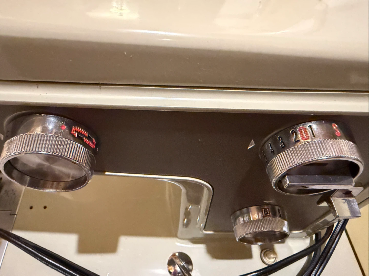 Sewing machine - photo 3