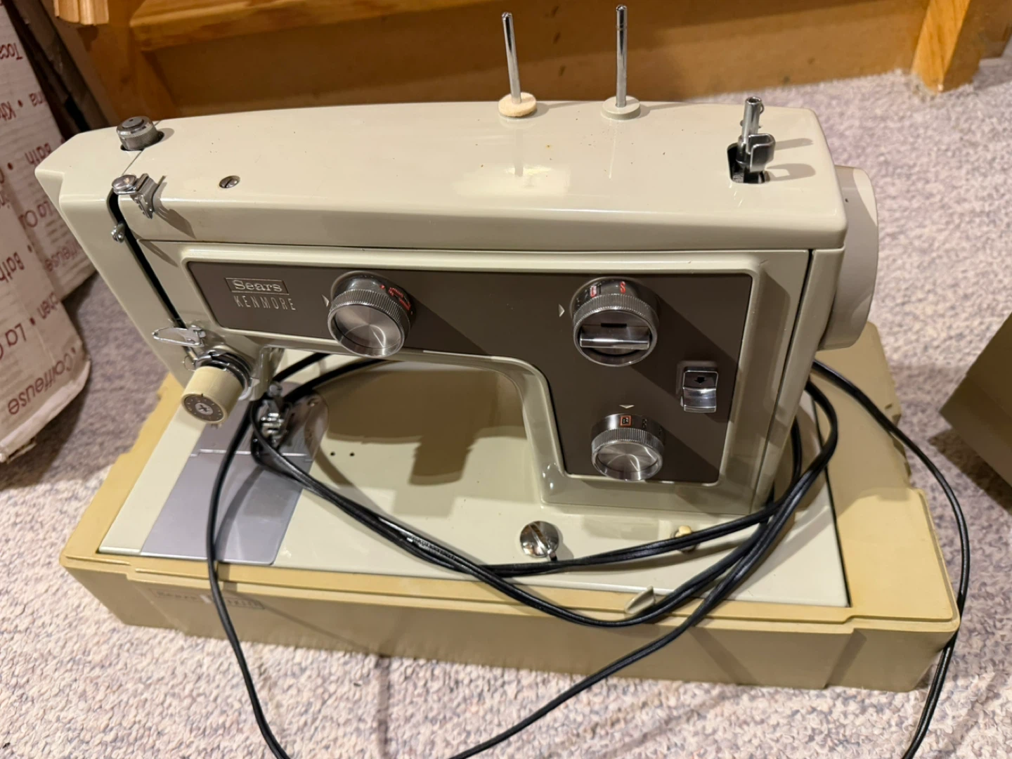 Sewing machine - photo 2