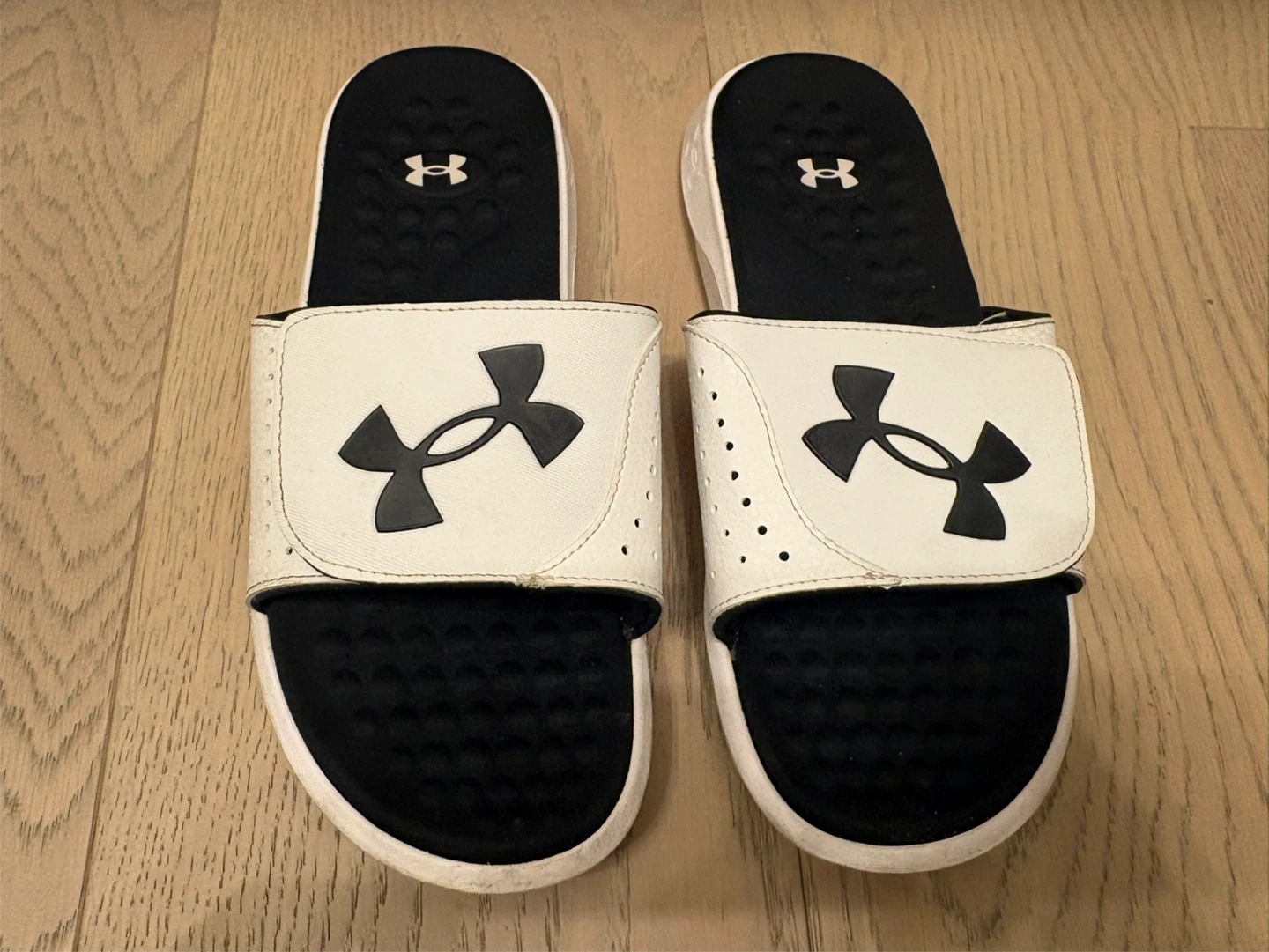 Kids Under Armour Slides - Size 6Y
