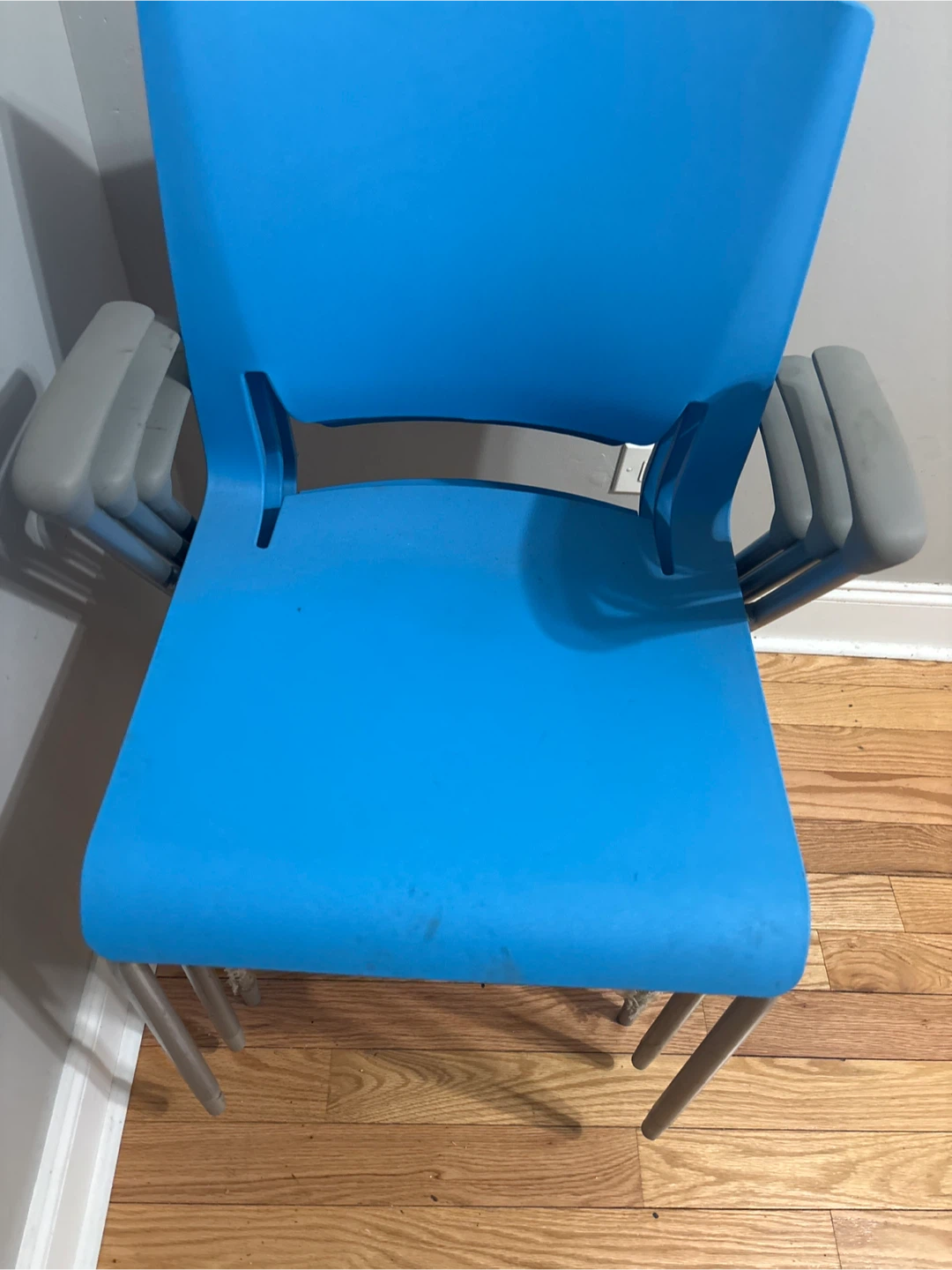 3 stackable chairs - photo 3