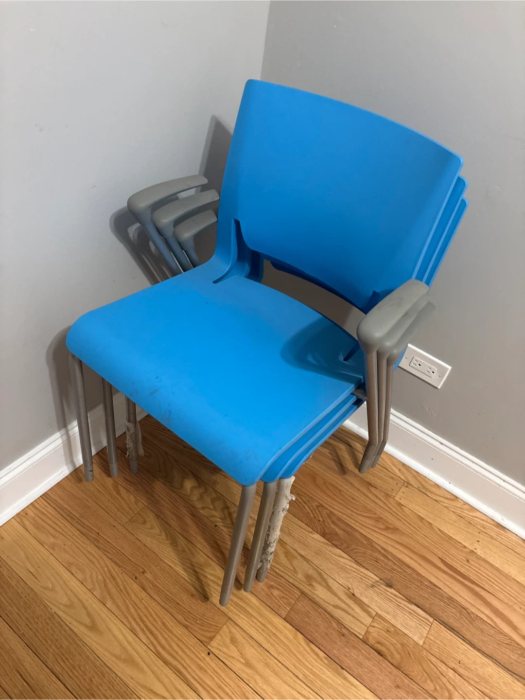 3 stackable chairs - photo 2