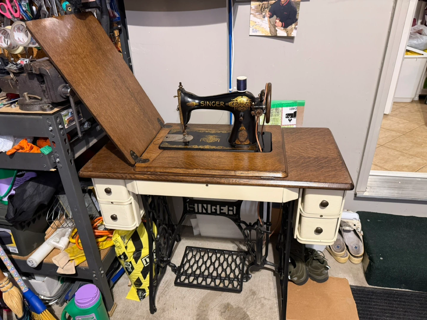 Vintage Singer Sewing Machine - photo 3