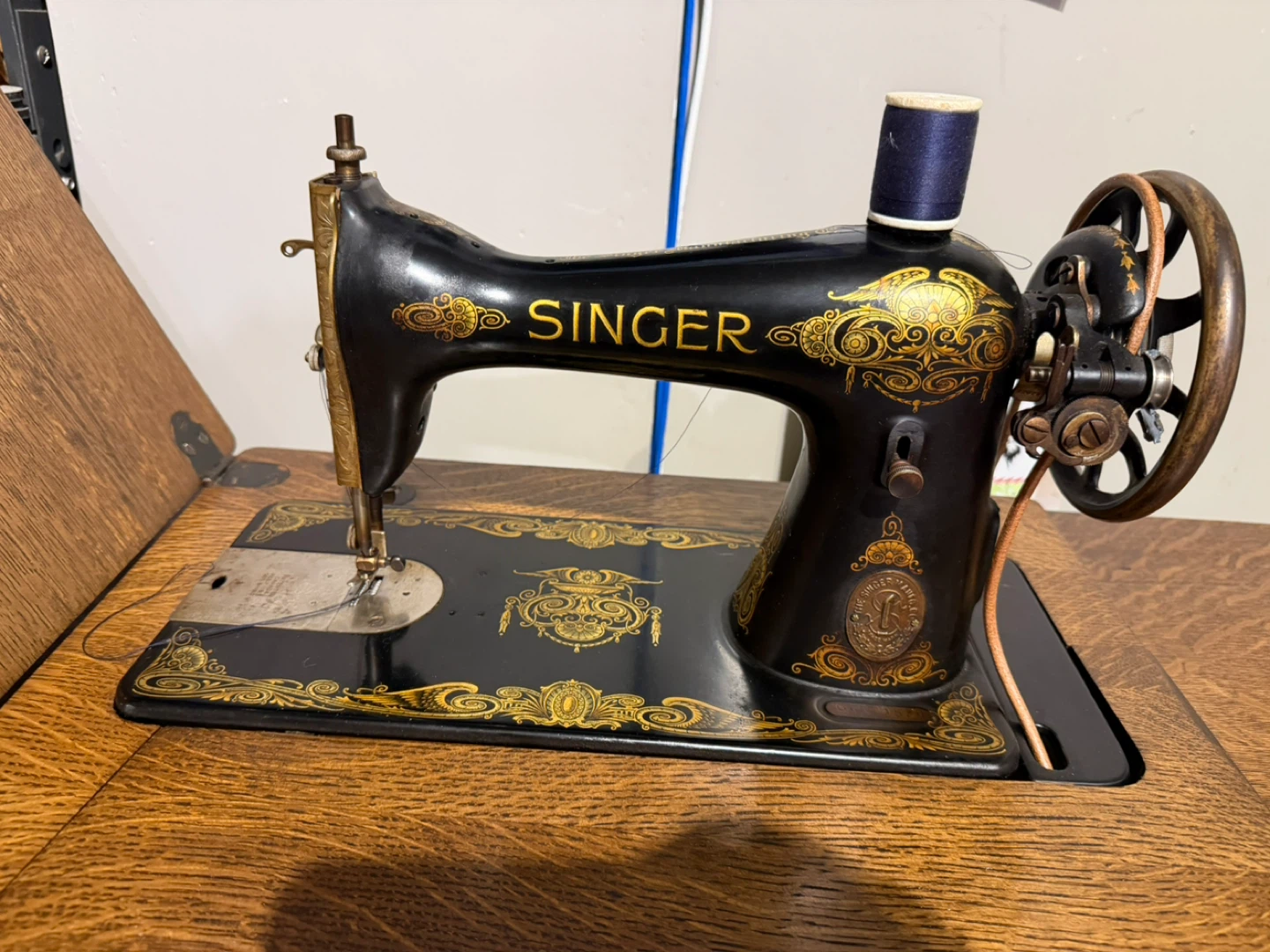 Vintage Singer Sewing Machine - photo 2