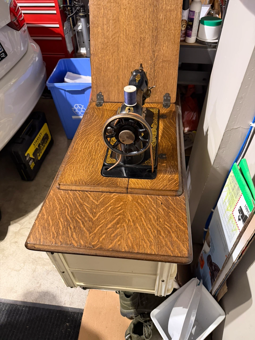 Vintage Singer Sewing Machine - photo 4