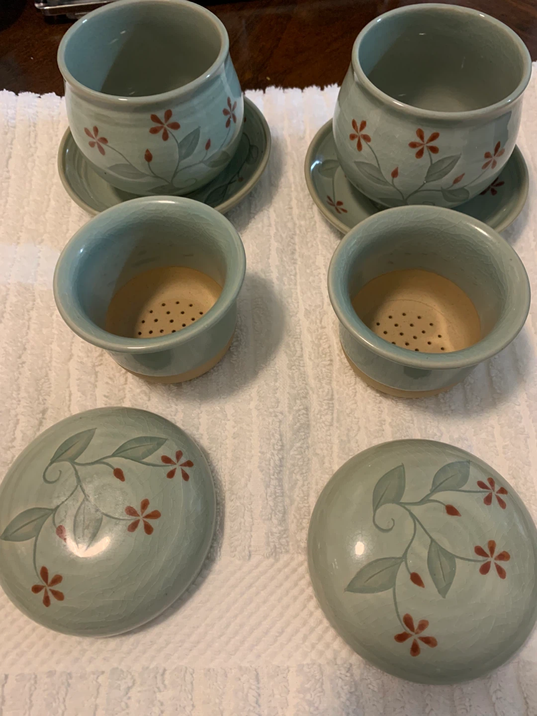2 Ceramic Soup Bowls with Lids & Saucers - photo 3