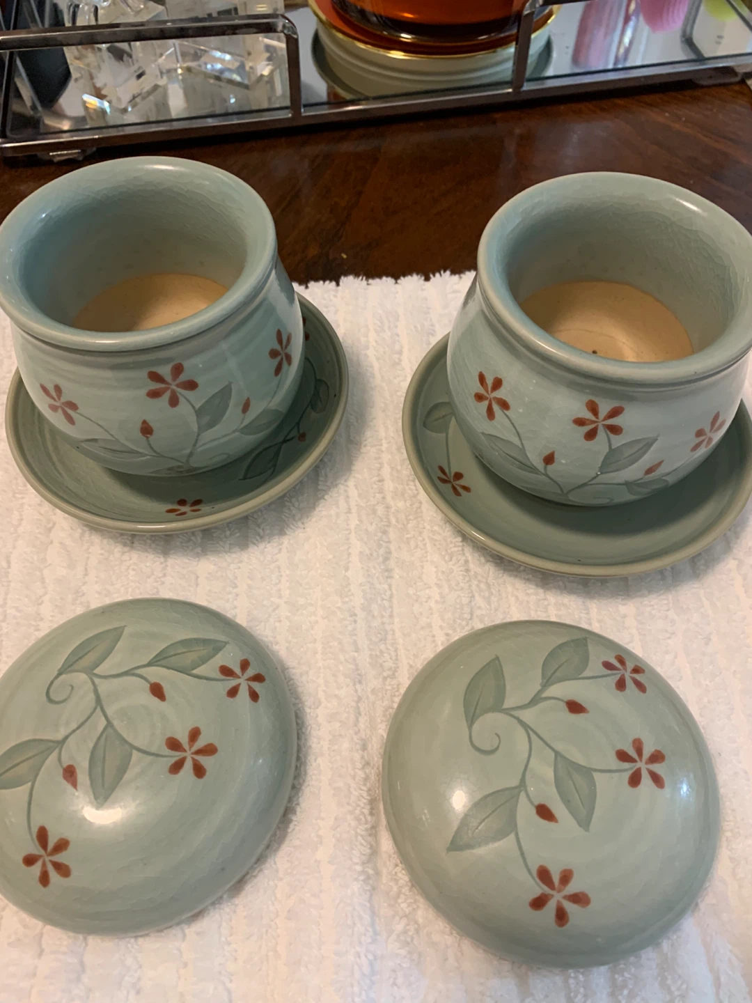 2 Ceramic Soup Bowls with Lids & Saucers - photo 2