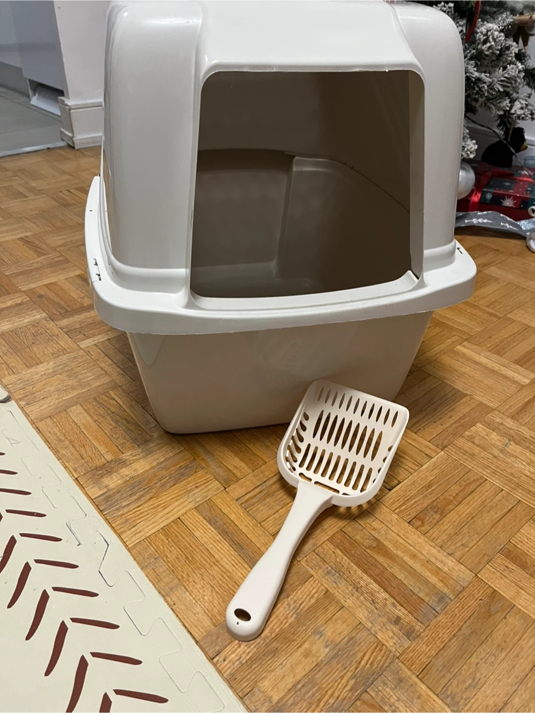 White Hooded Big Cat Box - photo 4