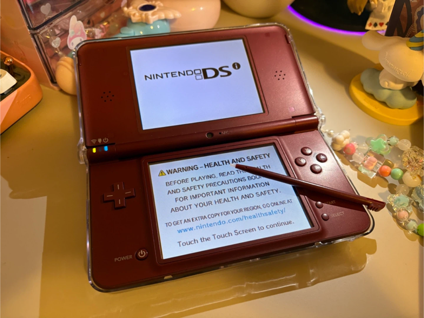 Burgundy Nintendo DSi XL - photo 3