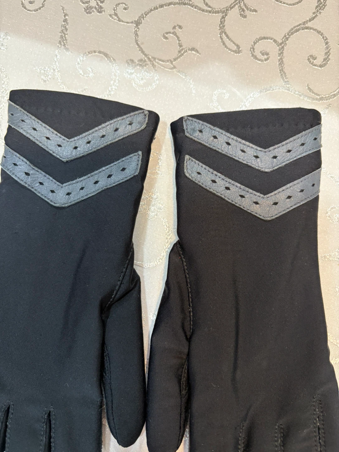 Black Gloves - photo 2