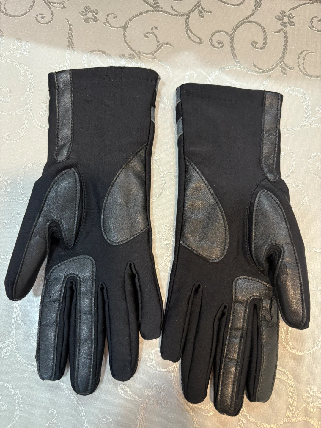 Black Gloves - photo 4