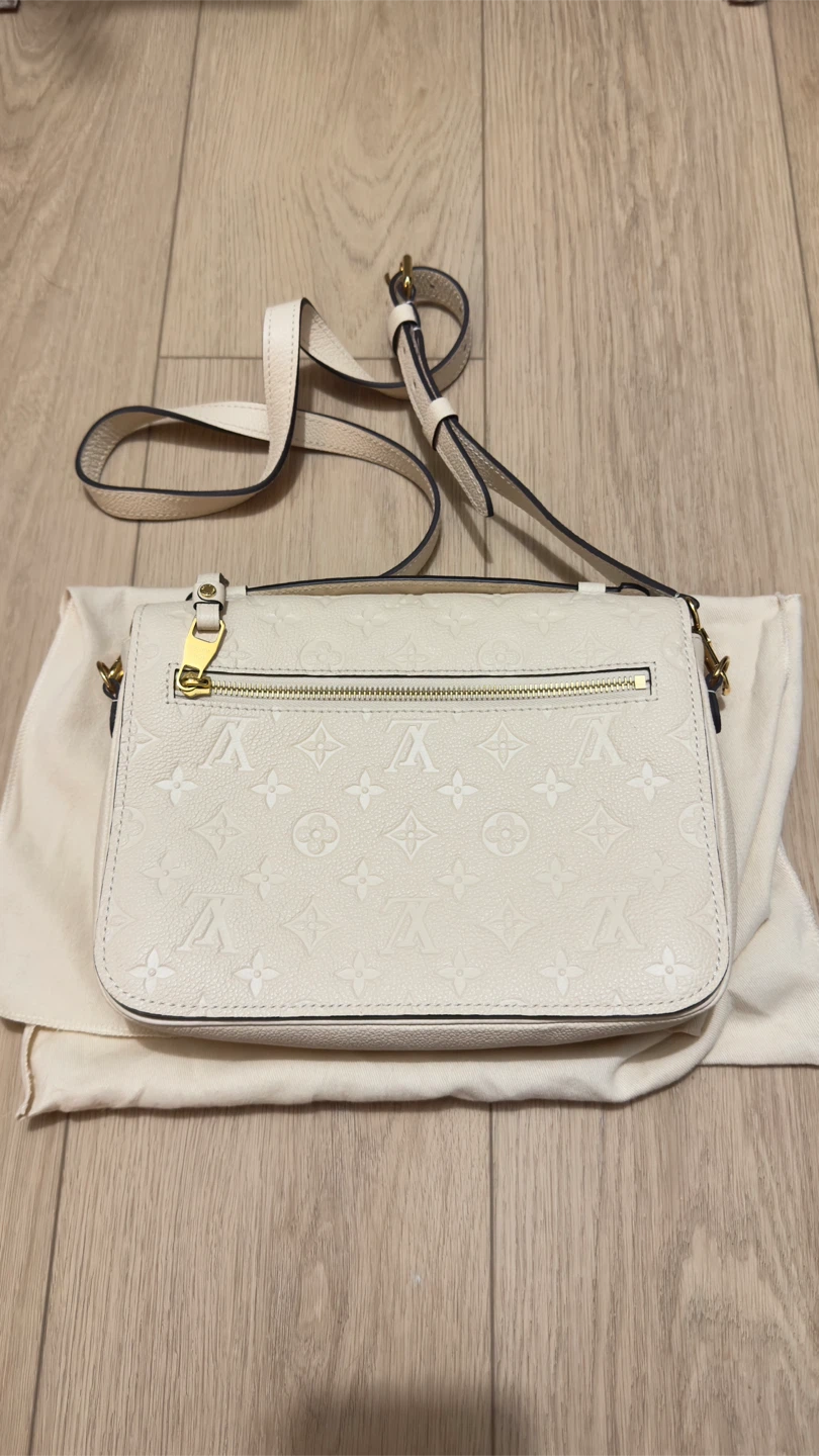 Louis Vuitton White Leather Crossbody Bag - photo 2