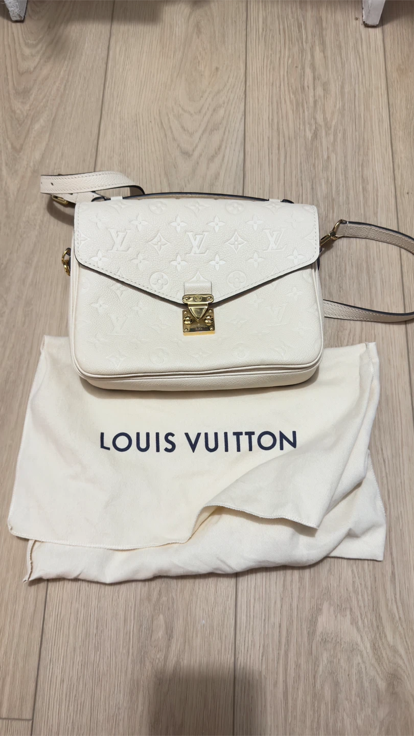 Louis Vuitton White Leather Crossbody Bag