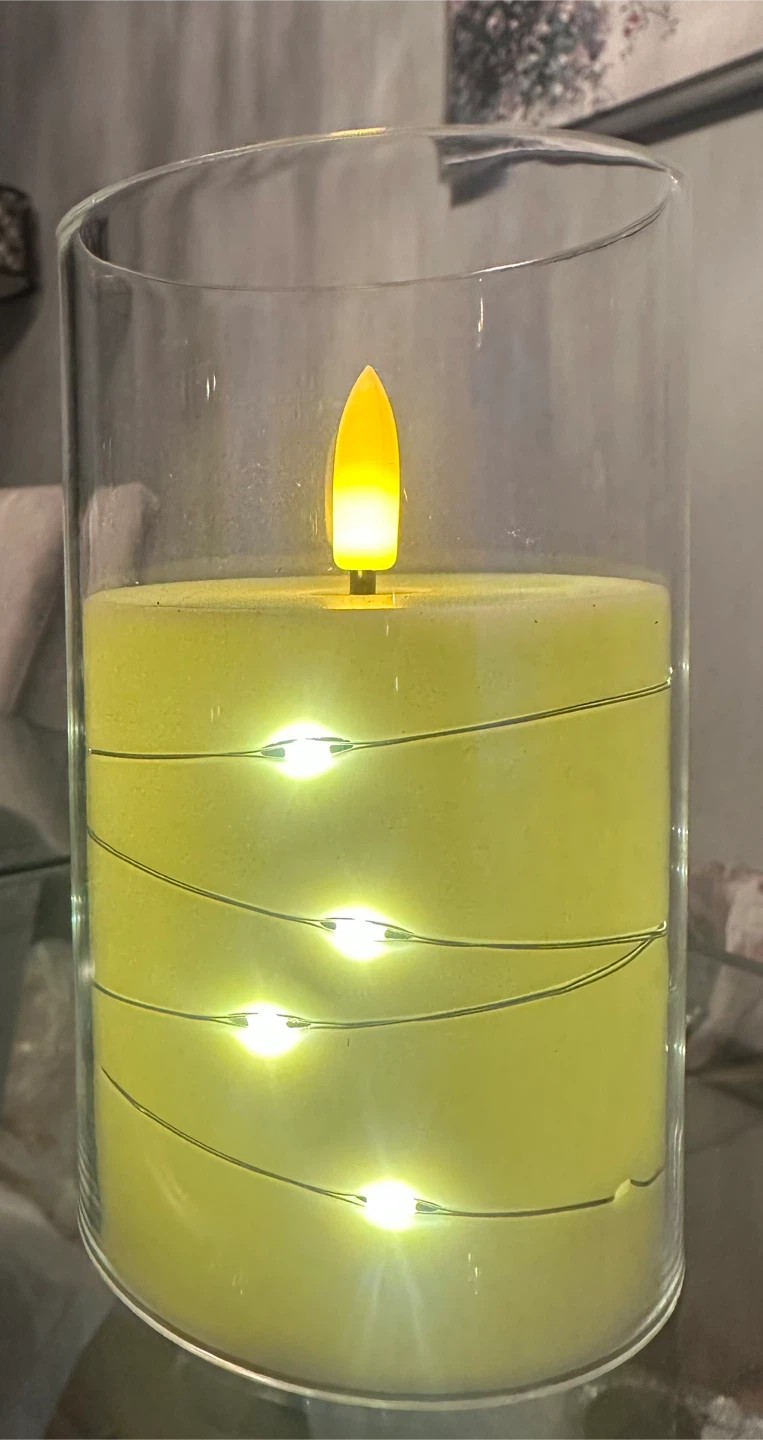 4 LED Flameless Candles with Plastic Holders
