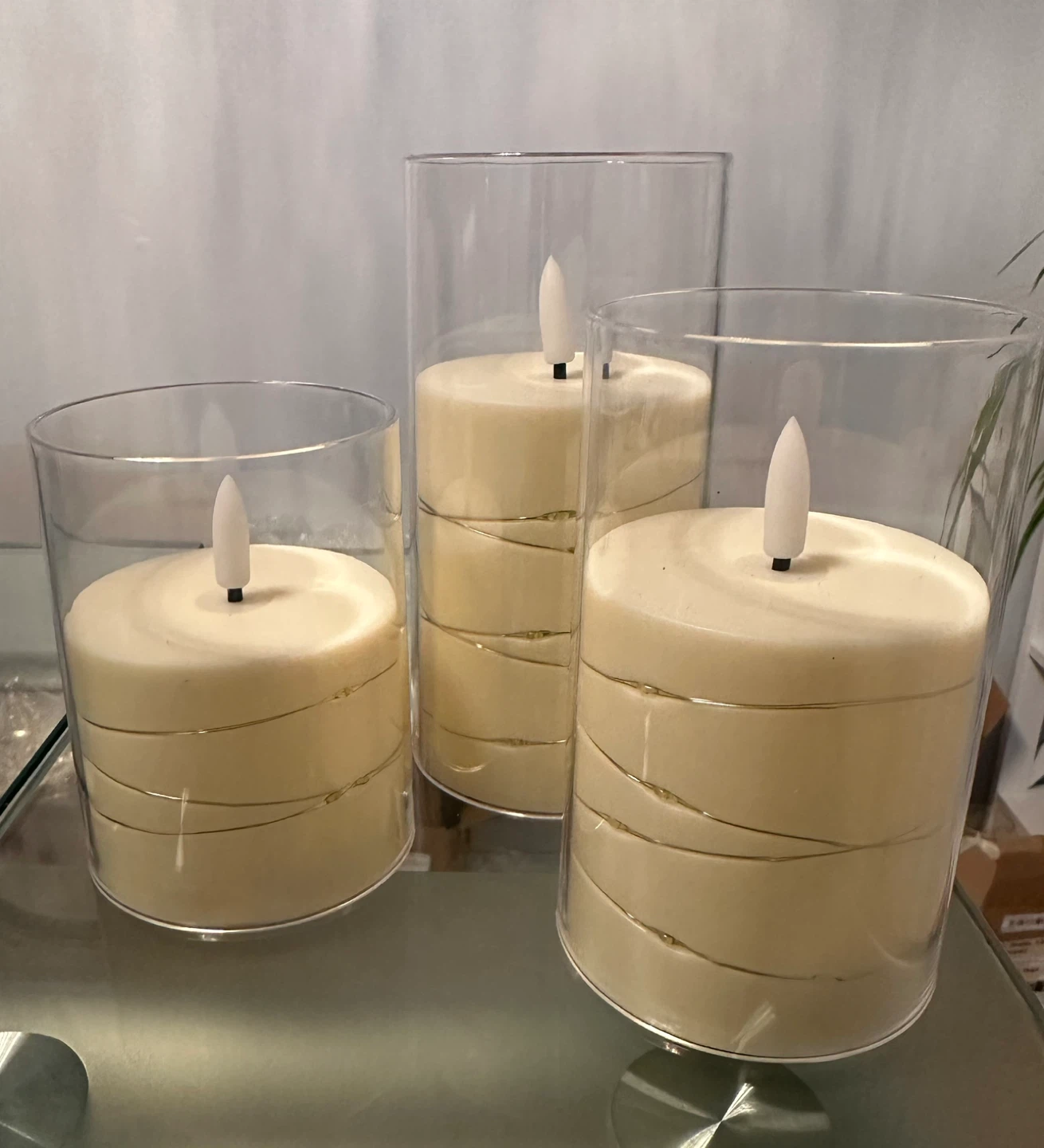 4 LED Flameless Candles with Plastic Holders - photo 2