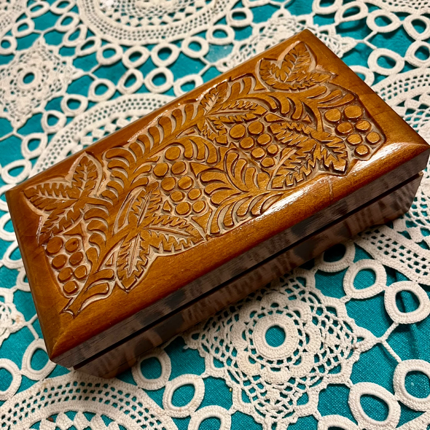 Vintage Hand-carved Dresser Box - photo 2