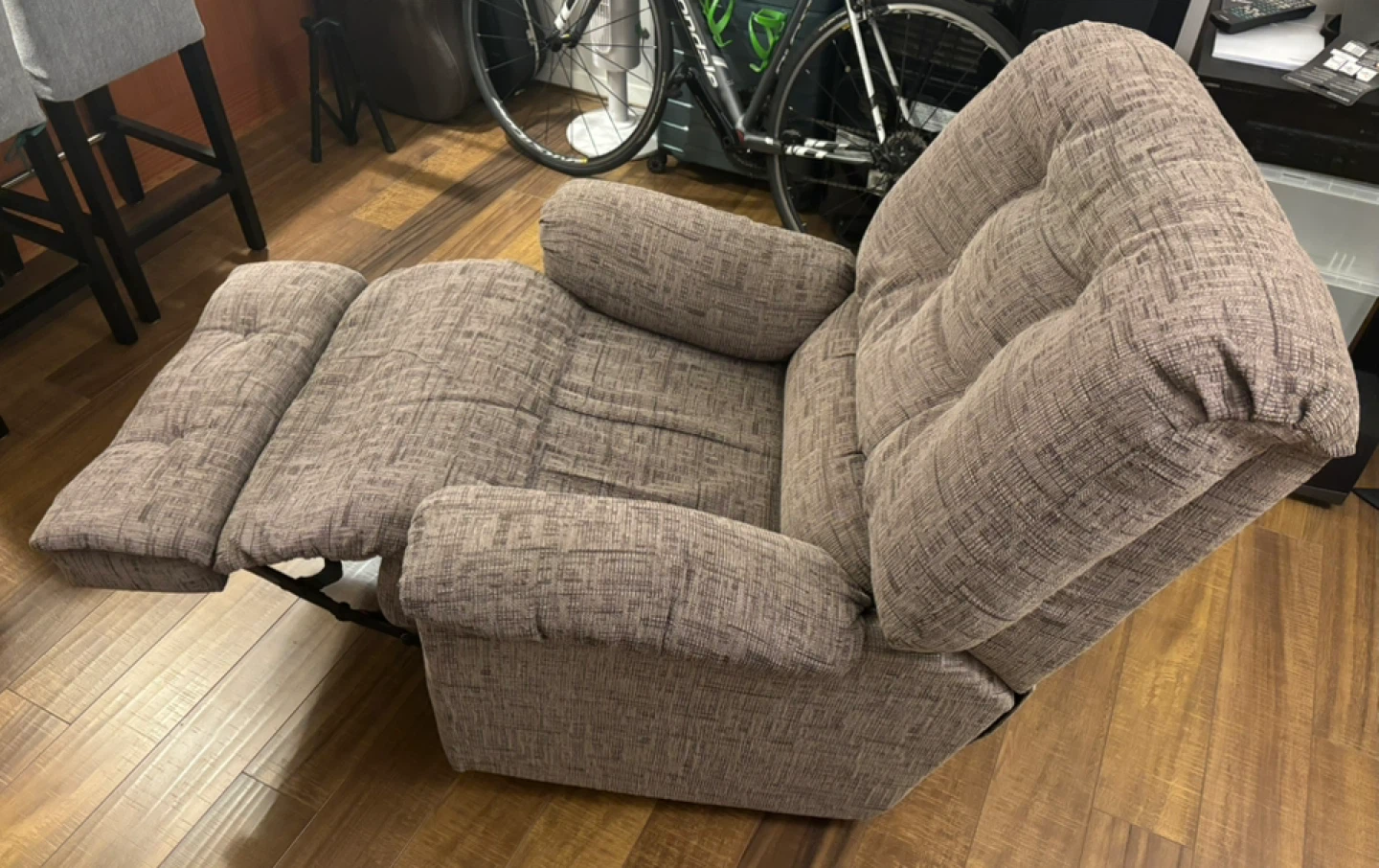Comfortable Grey Brown Recliner - photo 2