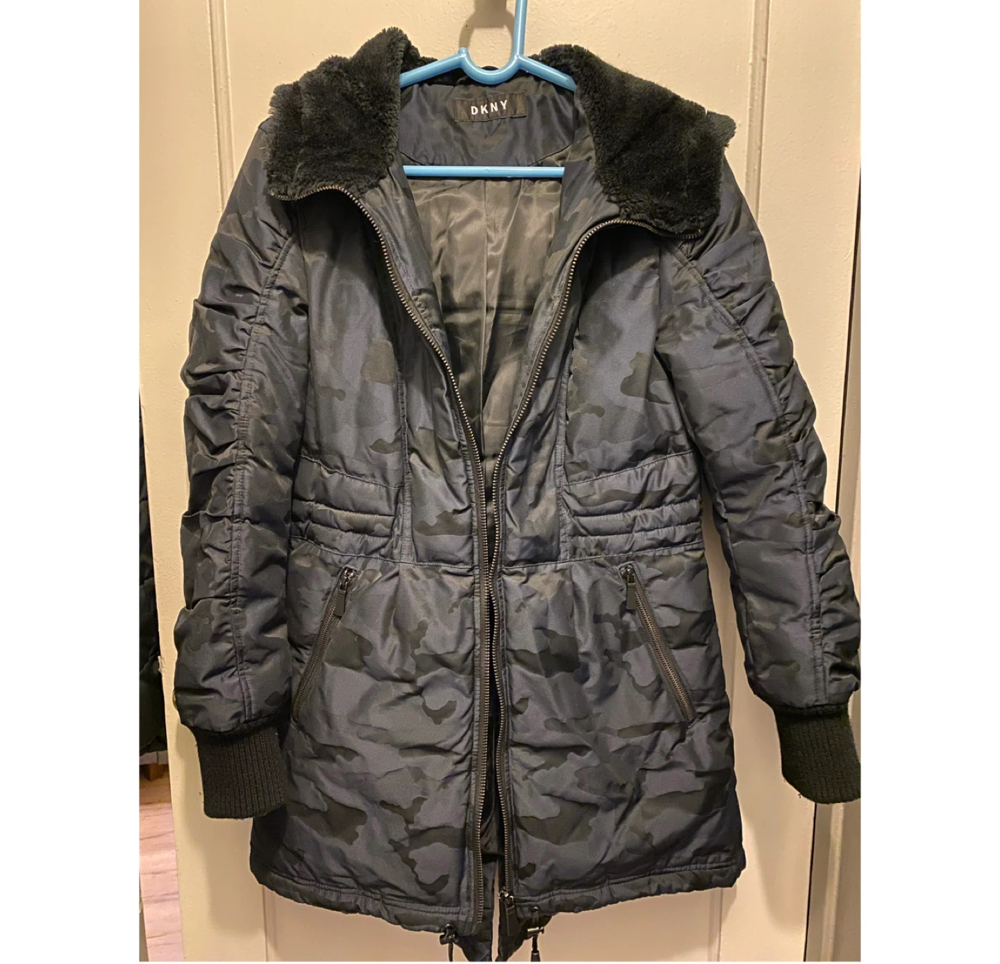 DKNY winter coat - barely worn like new- (Black) Size S-M - photo 5