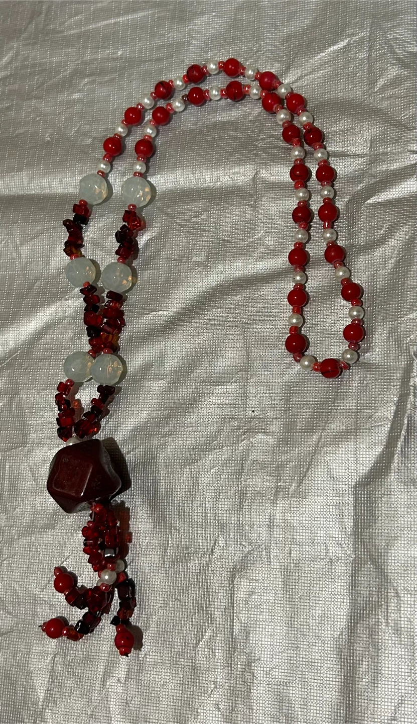 Red & White Beaded Necklace - photo 2