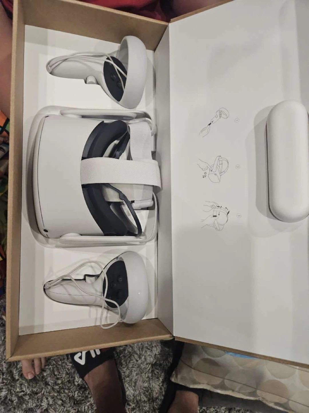 Oculus Quest 2 VR Headset - Like New! - photo 2
