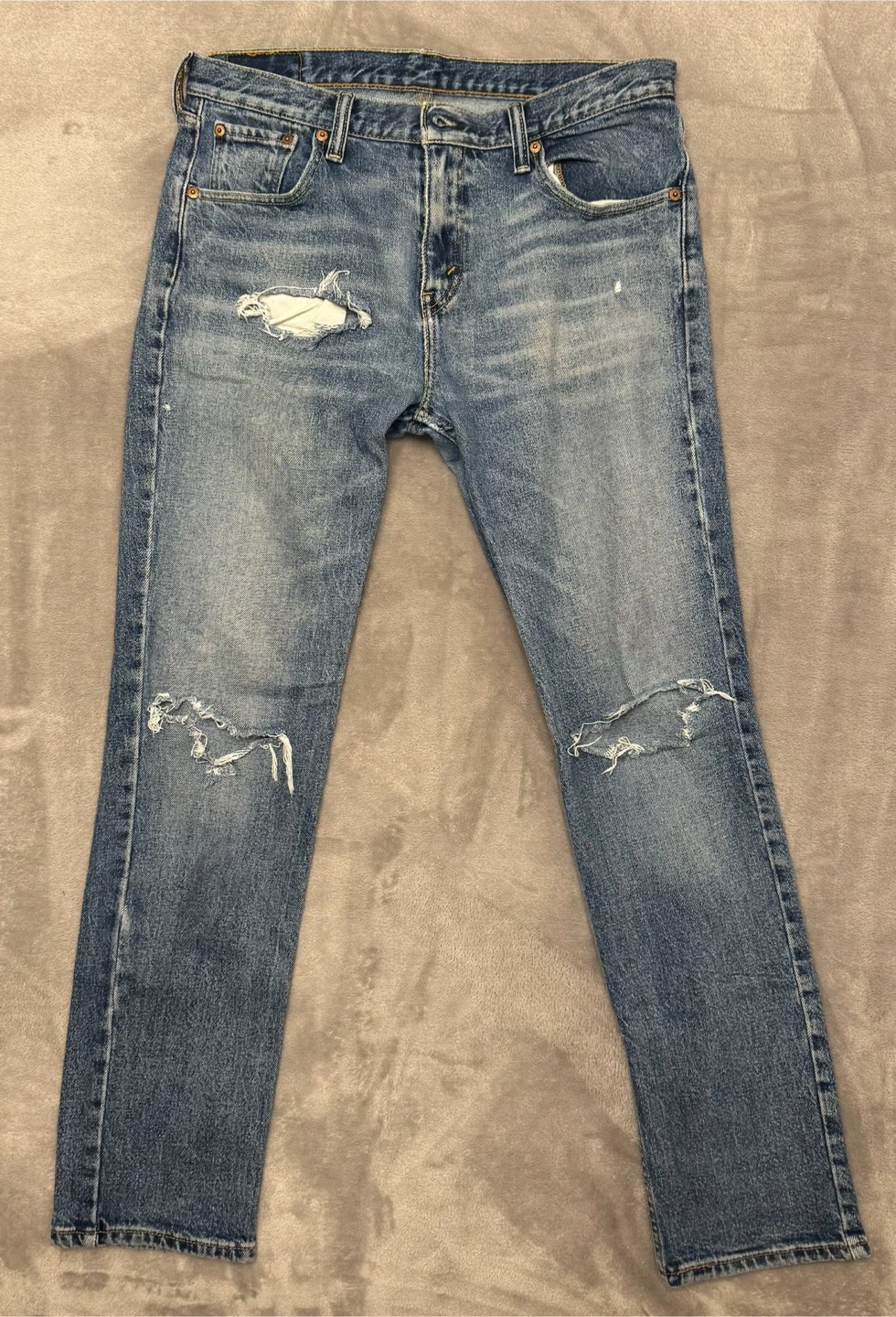 Levi's W32 L30 Distressed Jeans
