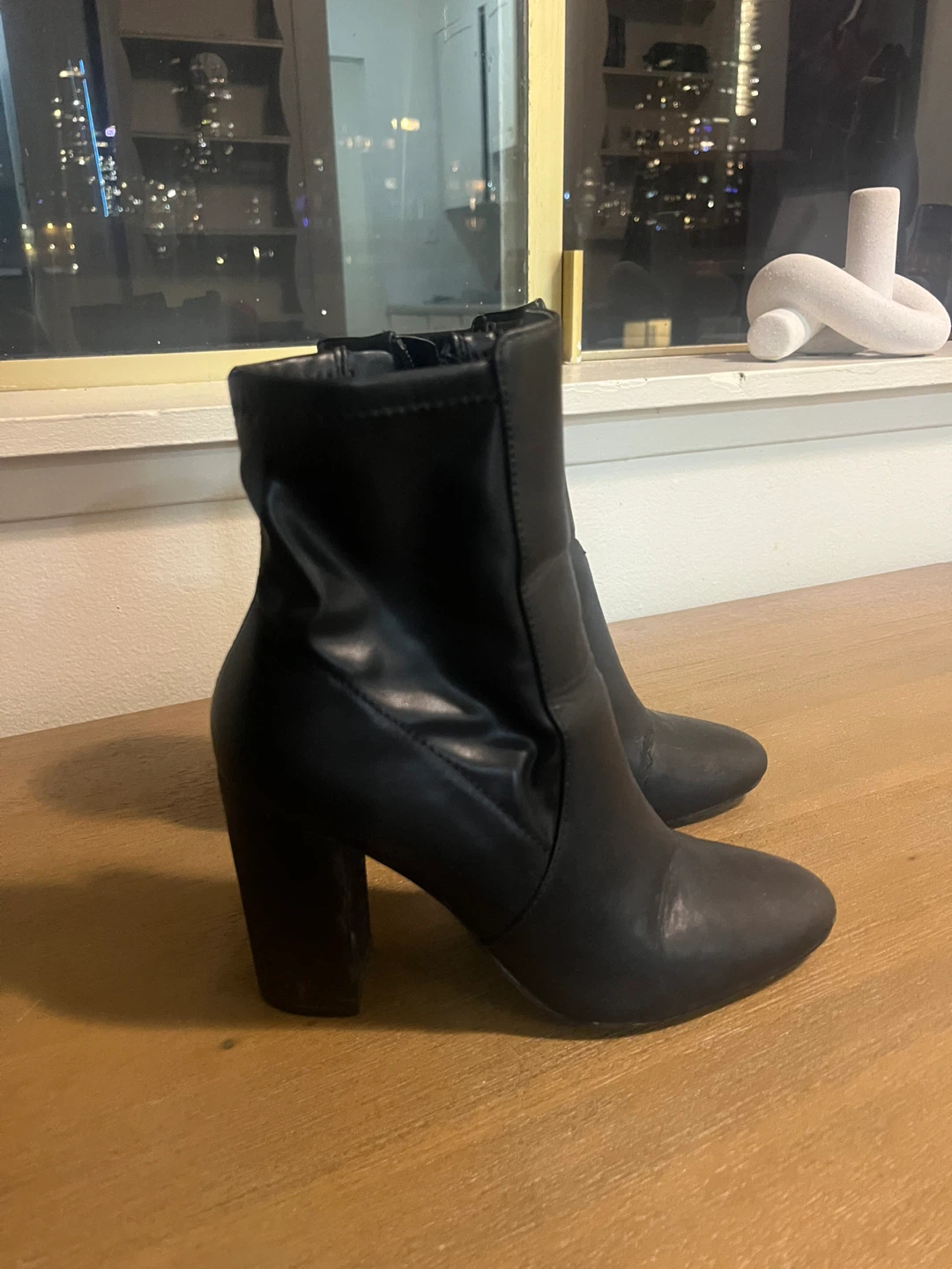 Aldo black boots W6.5