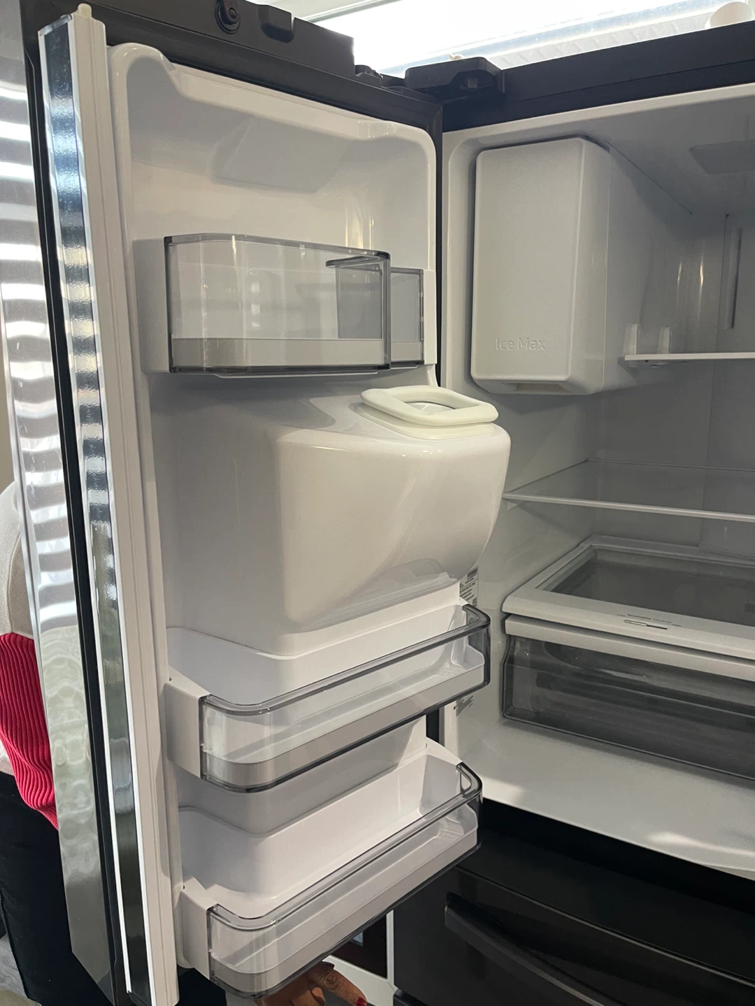 Samsung RF28R7201SG/AA Refrigerator