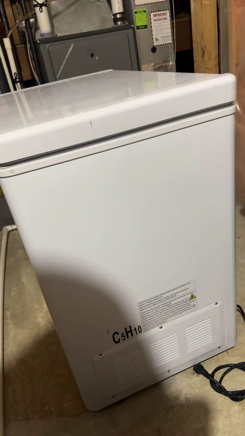 Whirlpool Chest Freezer - White - photo 3