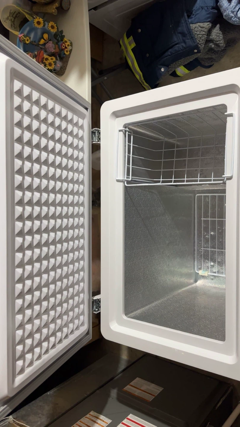 Whirlpool Chest Freezer - White - photo 2