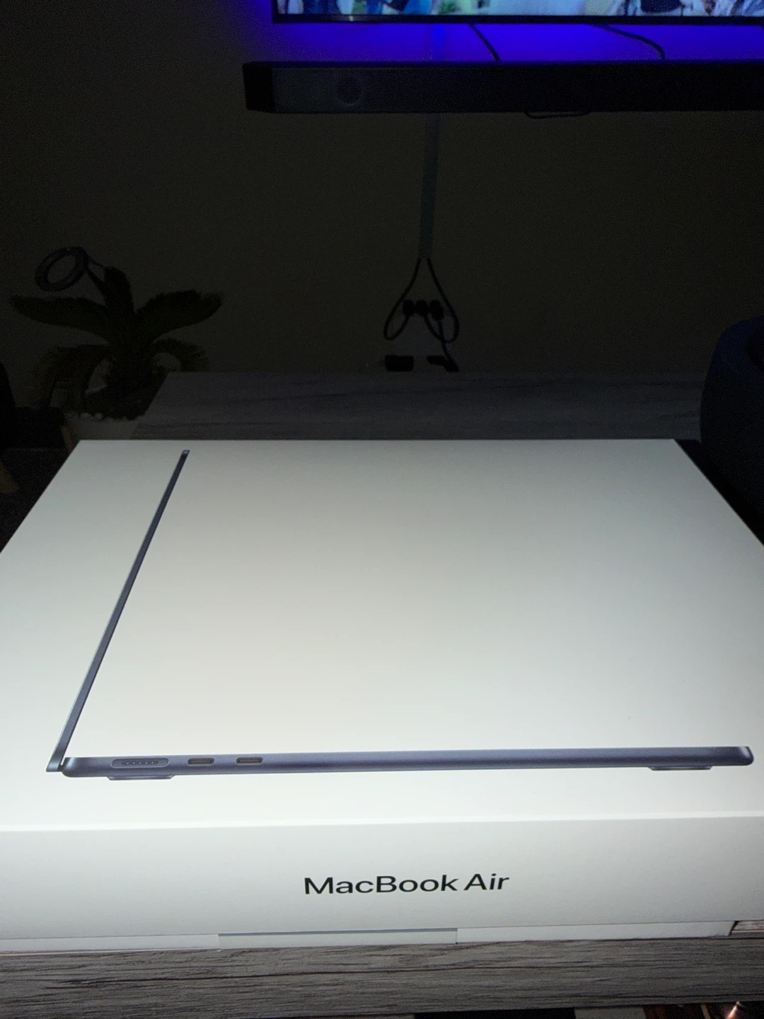 Empty box MacBook Air 13”