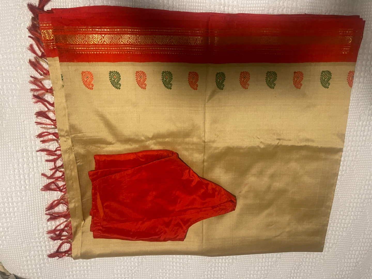 Put silk kanchiwaram saree with blouse