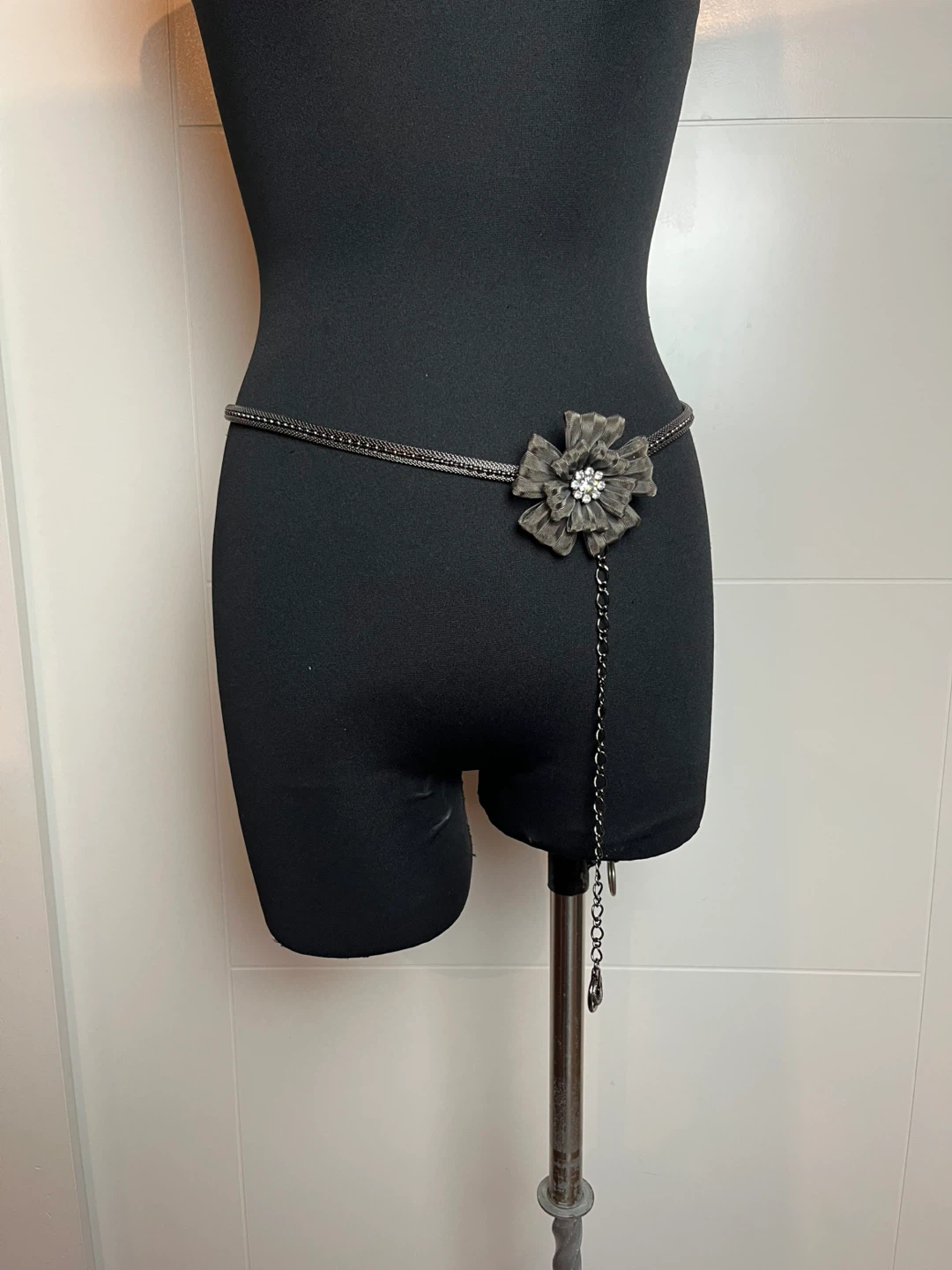 Flower Belt with Chain - Silver/Grey