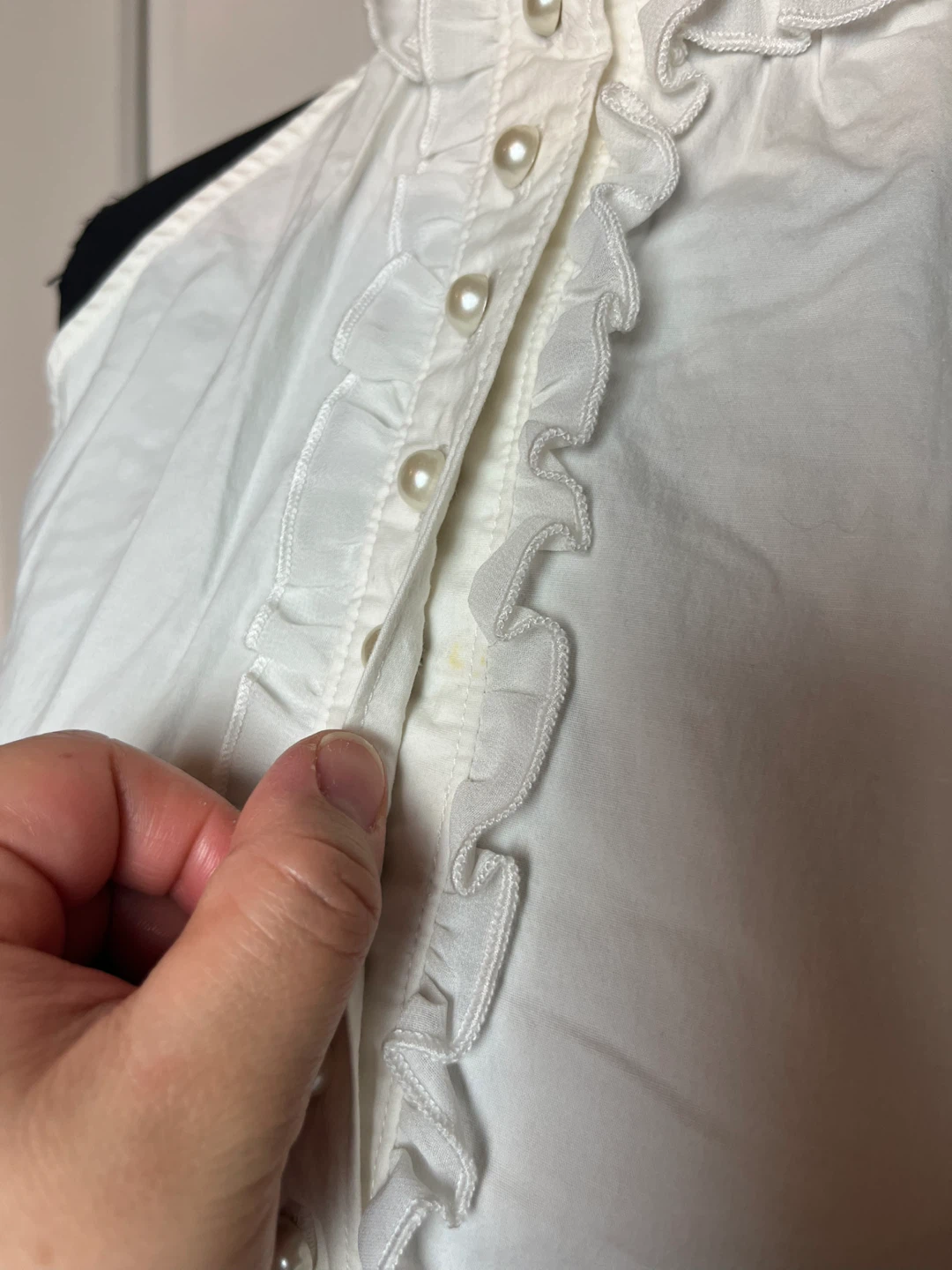 White Ruffle Sleeveless Blouse Size XS/S - photo 3