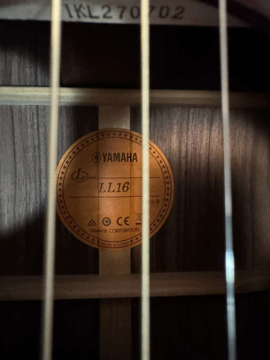 Yamaha LL16 Acoustic Guitar - photo 2