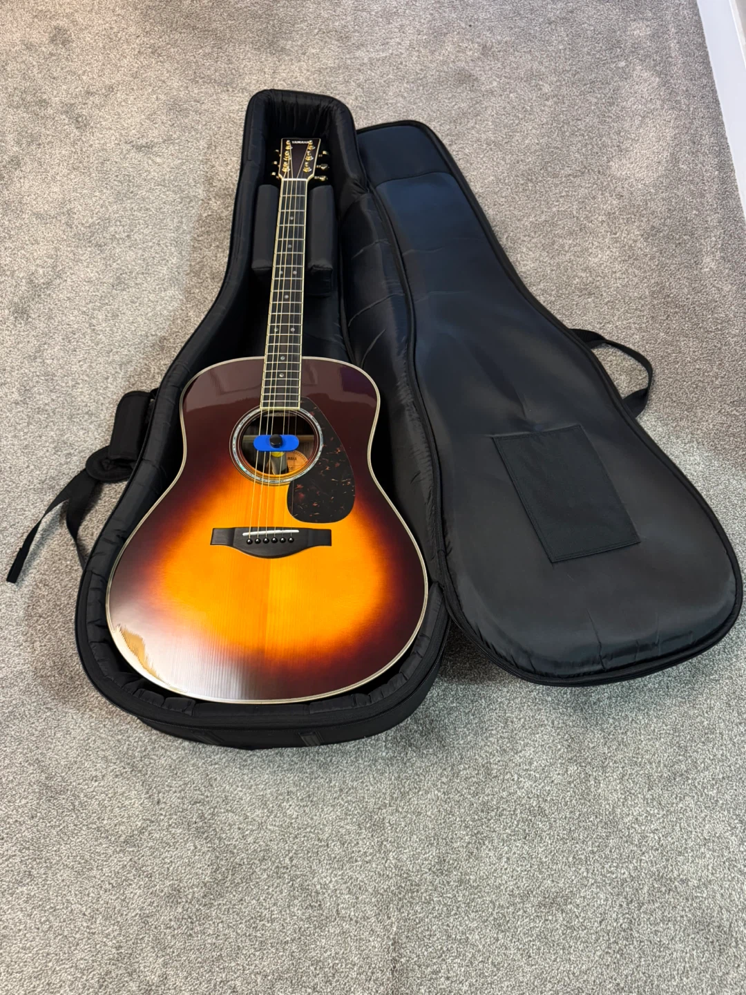 Yamaha LL16 Acoustic Guitar