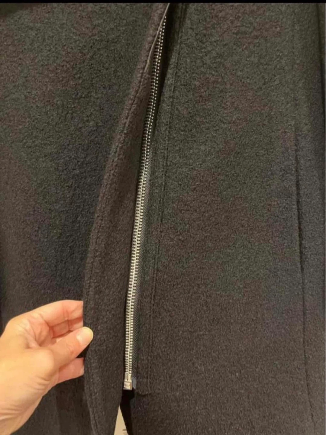 Club Monaco, woman’s size Large Wool Coat with 100% leather trim - photo 4