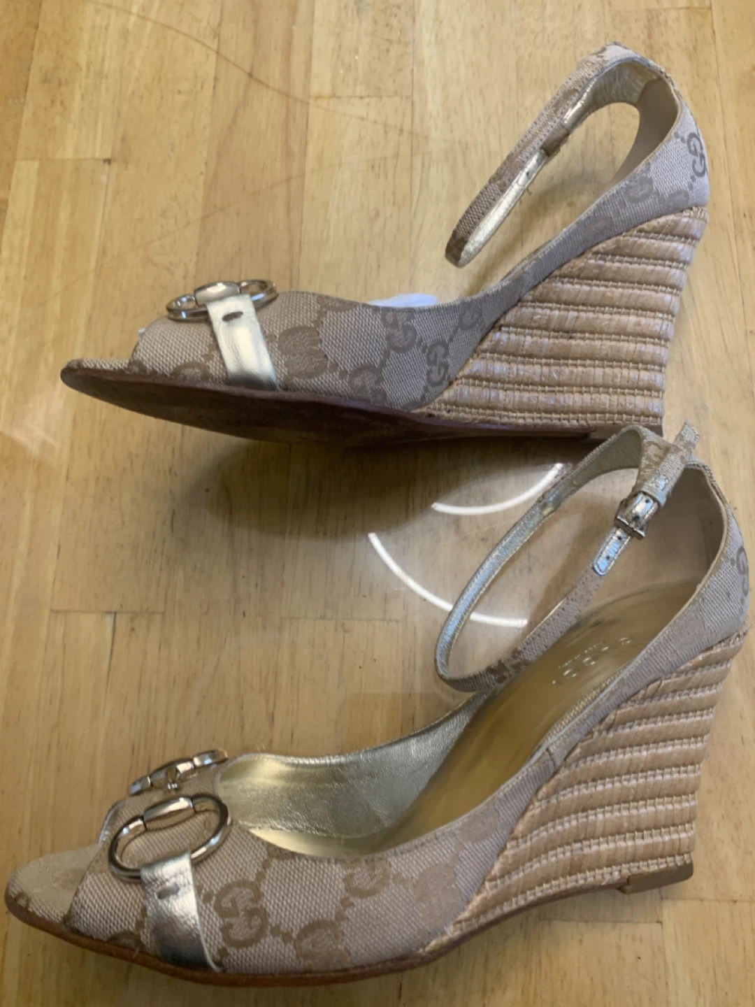 Gucci Wedge Sandals Size 6.5 - photo 2